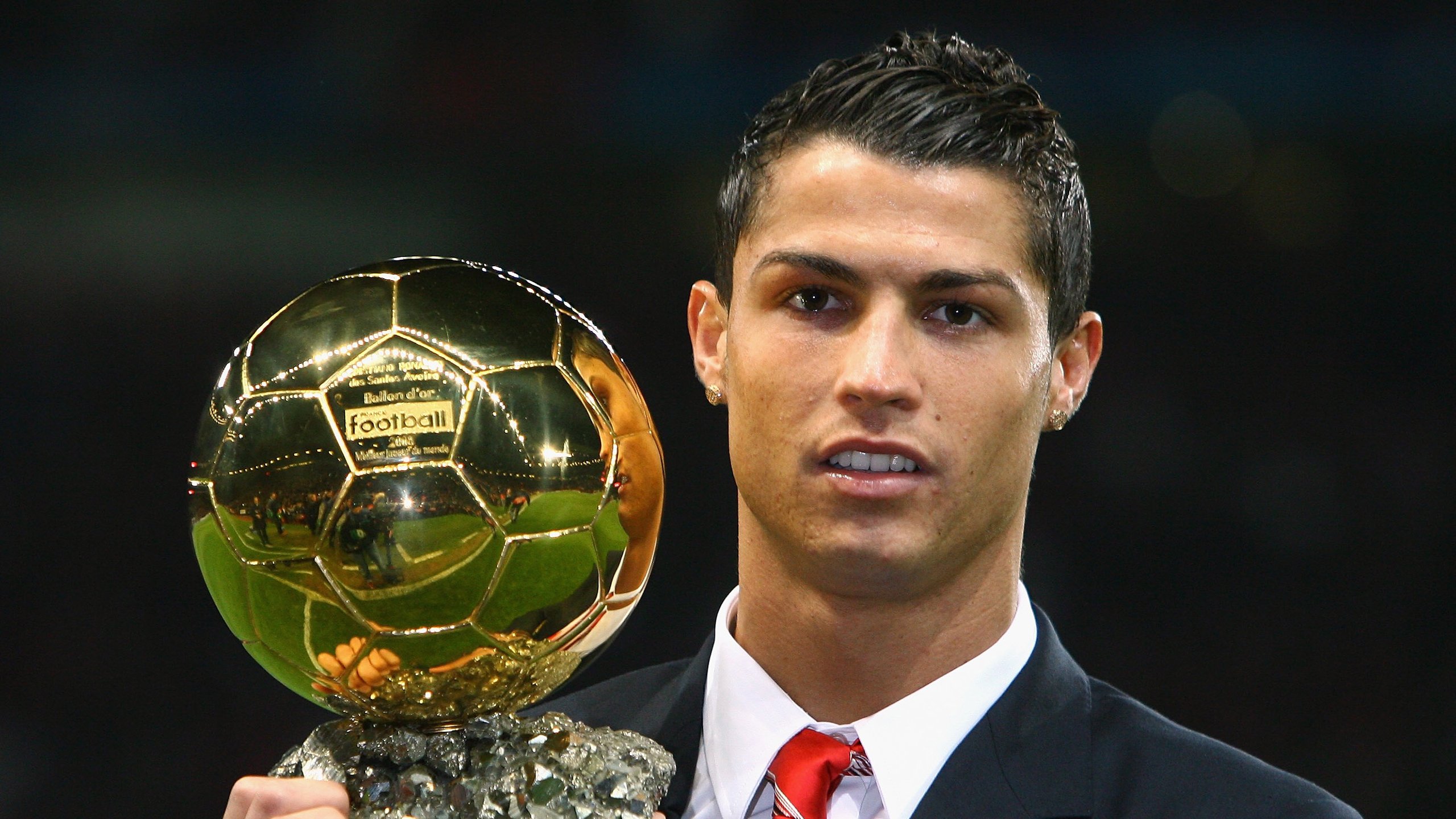 英超“榜首大战”:曼联未眠夜,争夺冠军有多激烈?